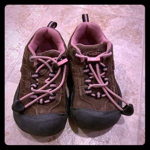 **KEEN hiking shoe**  Little Kid/Toddler size 8